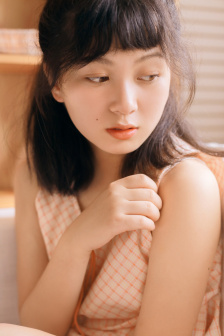 粉嫩紧身衣